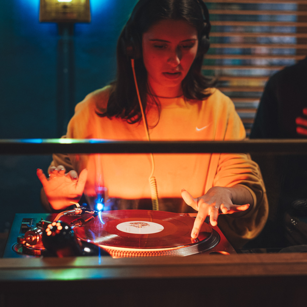 vinyl dj